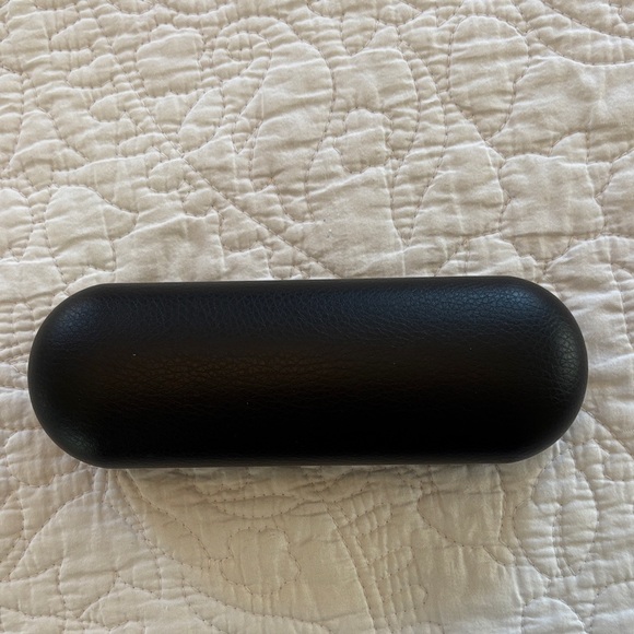 Oakley Black Textured Hard Sunglass Case - Clamshell - Picture 2 of 4